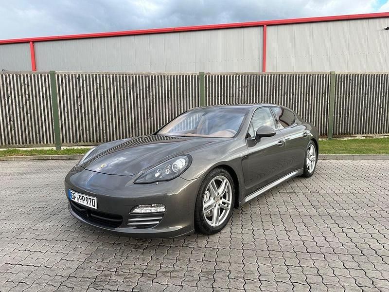 Gebraucht Porsche Panamera 400 PS (294 kW) 2013 Grau Kleinwagen