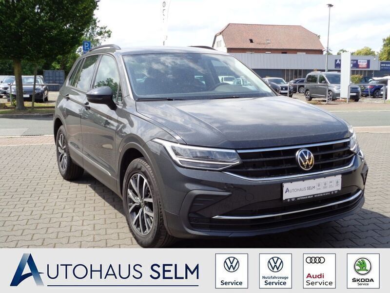Grau Gebraucht 2023 VW Tiguan Trendline SUV | 31.480 € (Fairer Preis) - Bild 1/4