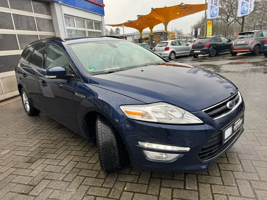 Gebraucht Ford Mondeo Champions Edition 140 PS (102 kW) 2013 Blau Limousine