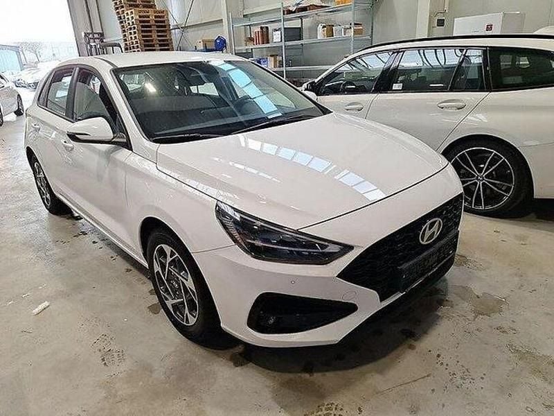 Gebraucht Hyundai i30 Style 101 PS (74 kW) 2024 Weiß Limousine