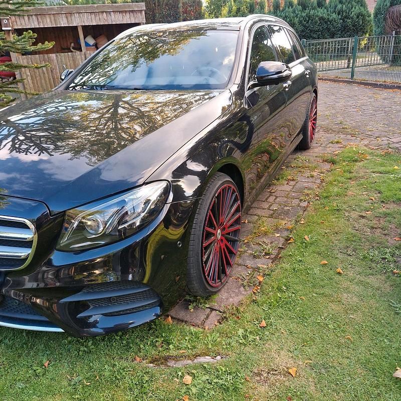 Schwarz Gebraucht 2019 Mercedes E450 Kombi | 42.900 € - Bild 1/4
