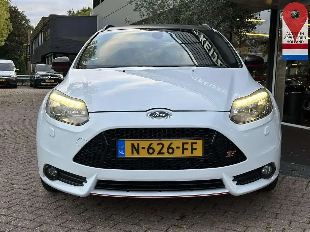 Używany Ford Focus ST 250 KM (183 kW) 2013 Biały Kombi