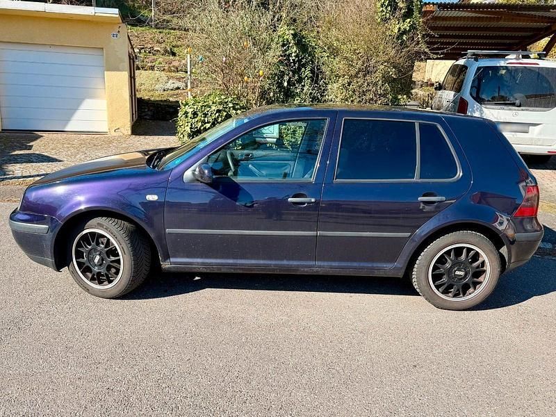 Gebraucht VW Golf IV 110 PS (80 kW) 2002 Violet Limousine
