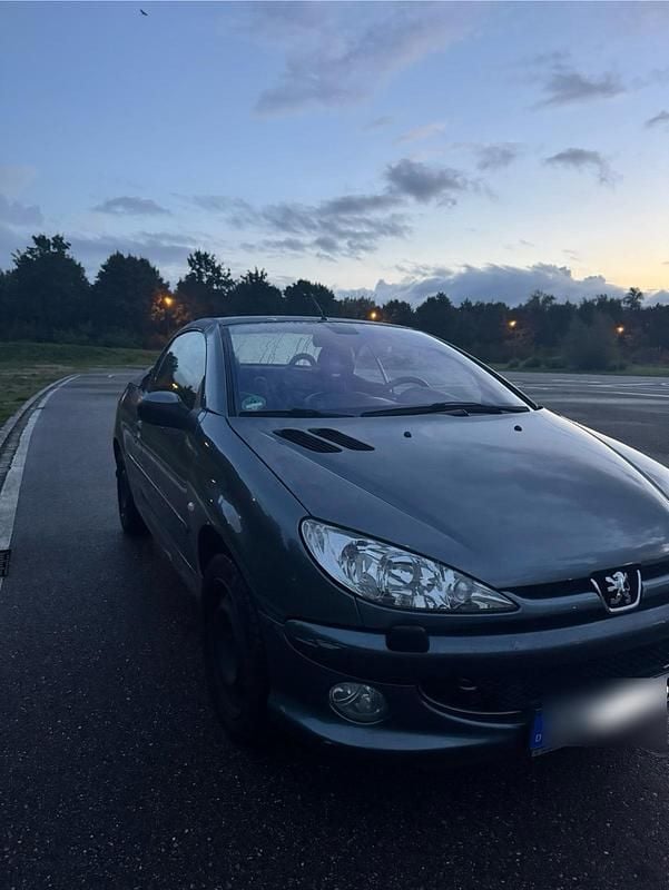 Grau Gebraucht 2005 Peugeot 206 CC Cabrio | 2.200 € (Fairer Preis) - Bild 1/4