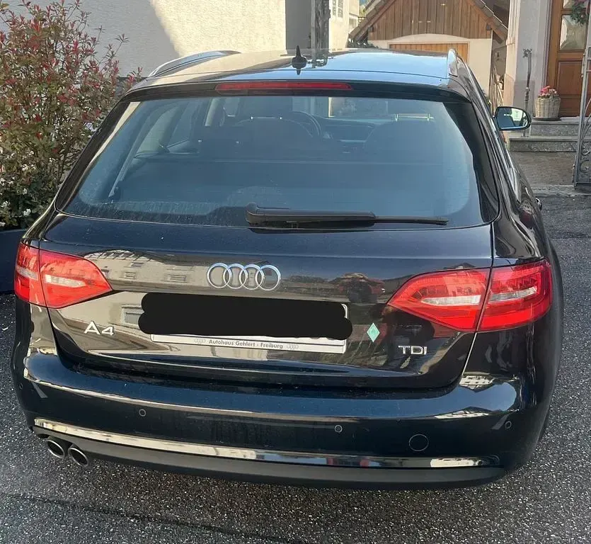 Używany Audi A4 Ambiente 150 KM (110 kW) 2014 Czarny Sedan/Limuzyna