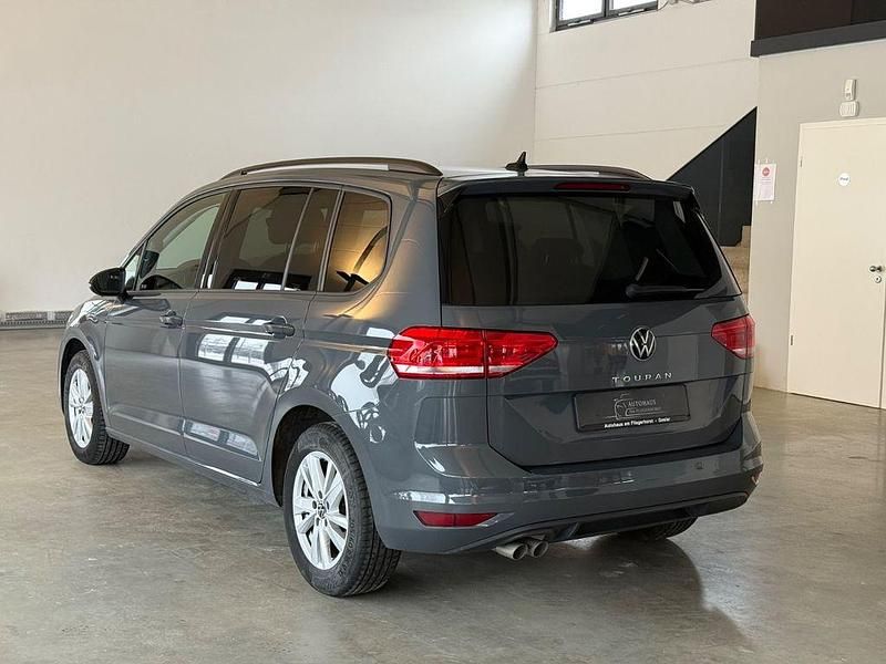 Gebraucht VW Touran Comfortline 150 PS (110 kW) 2021 Grau Van / Kleinbus