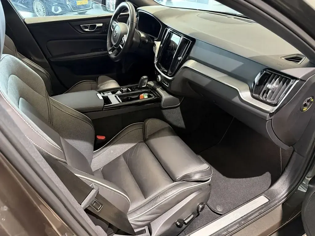 Gebraucht Volvo S60 R-Design 253 PS (186 kW) 2022 Grau Limousine