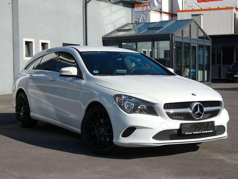 Gebraucht Mercedes CLA220 177 PS (130 kW) 2017 Weiß Limousine