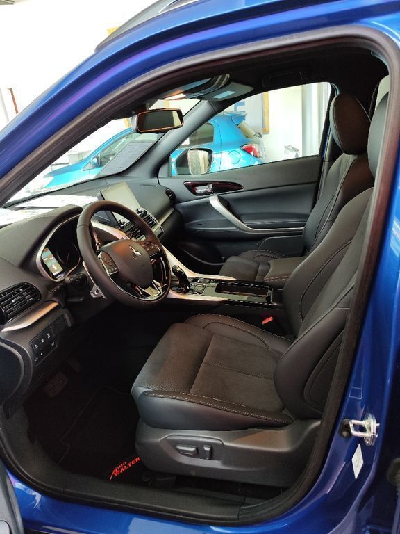 Gebraucht Mitsubishi Eclipse Cross Plus 188 PS (138 kW) 2024 Blau SUV