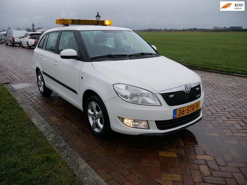 Weiß Gebraucht 2011 Skoda Fabia GreenLine Kombi | 3.999 € (Fairer Preis) - Bild 1/3