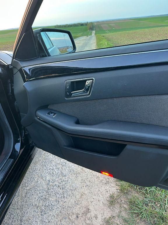 Gebraucht Mercedes E200 Avantgarde 184 PS (135 kW) 2011 Schwarz Limousine