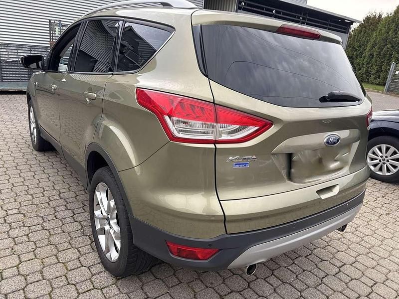 Gebraucht Ford Kuga Titanium 140 PS (102 kW) 2013 Grün SUV