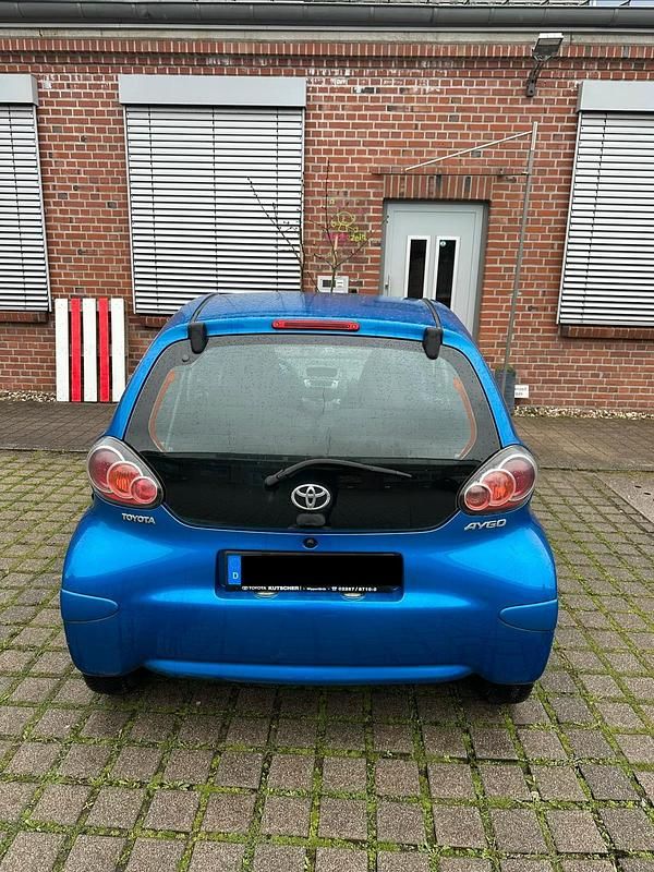 Gebraucht Toyota Aygo 68 PS (50 kW) 2009 Grau Kleinwagen