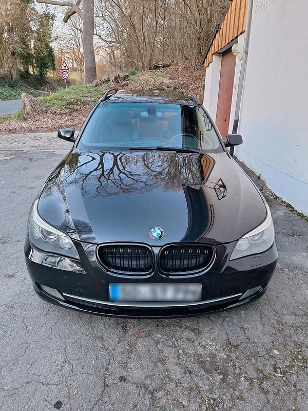 Gebraucht BMW 523 190 PS (139 kW) 2008 Schwarz Kombi