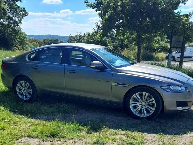 Gebraucht Jaguar XF Pure 200 PS (147 kW) 2018 Beige Limousine