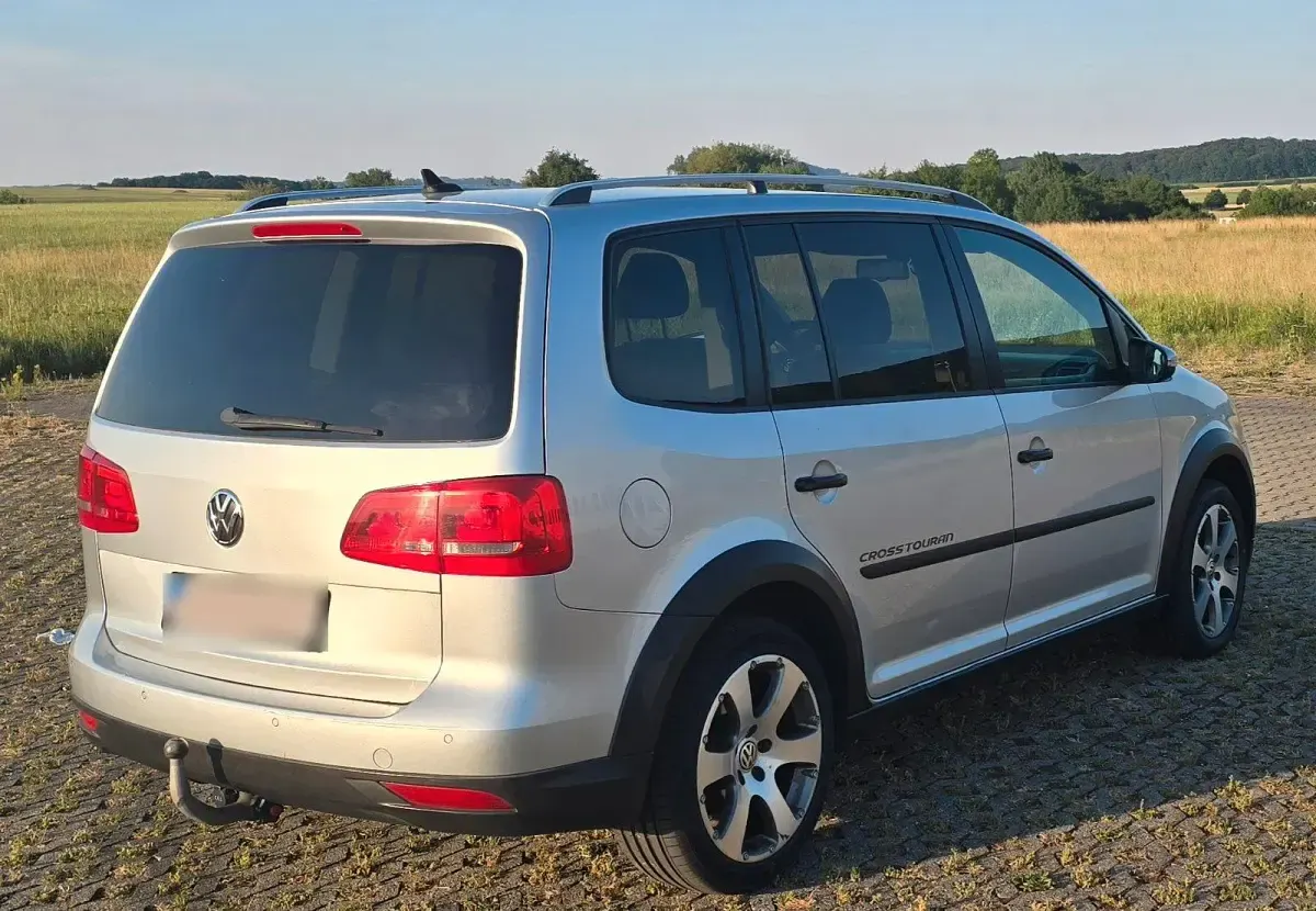 Gebraucht VW Touran Cross 140 PS (102 kW) 2011 Silber Van / Kleinbus