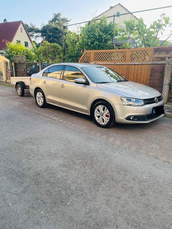 Gebraucht VW Jetta Life 105 PS (77 kW) 2013 Gold Limousine