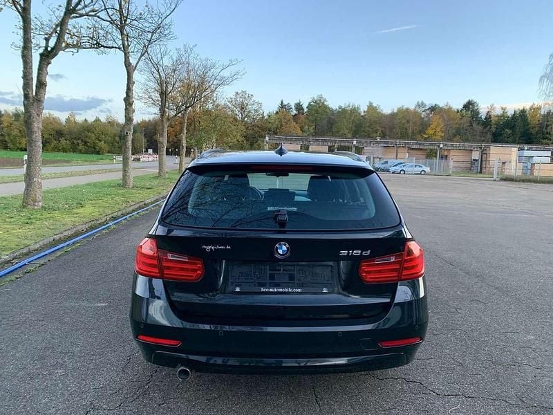 Gebraucht BMW 318 143 PS (105 kW) 2013 Black sapphire metallic Kombi