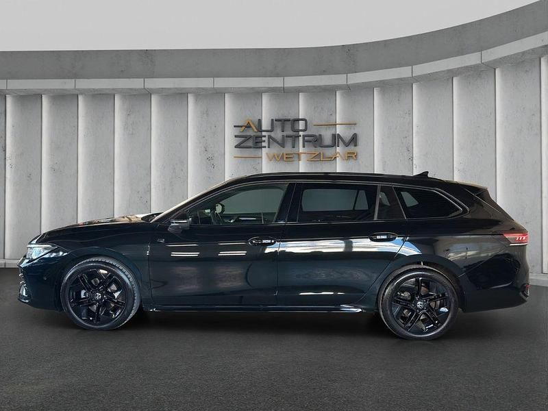 Gebraucht VW Passat R-line 150 PS (110 kW) 2025 Mythos black Kombi