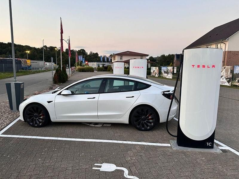 Gebraucht Tesla Model 3 377 kW (513 PS) 2022 Weiß Limousine