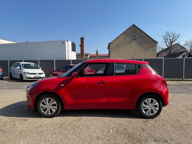 Gebraucht Suzuki Swift 83 PS (61 kW) 2023 Rot Kleinwagen