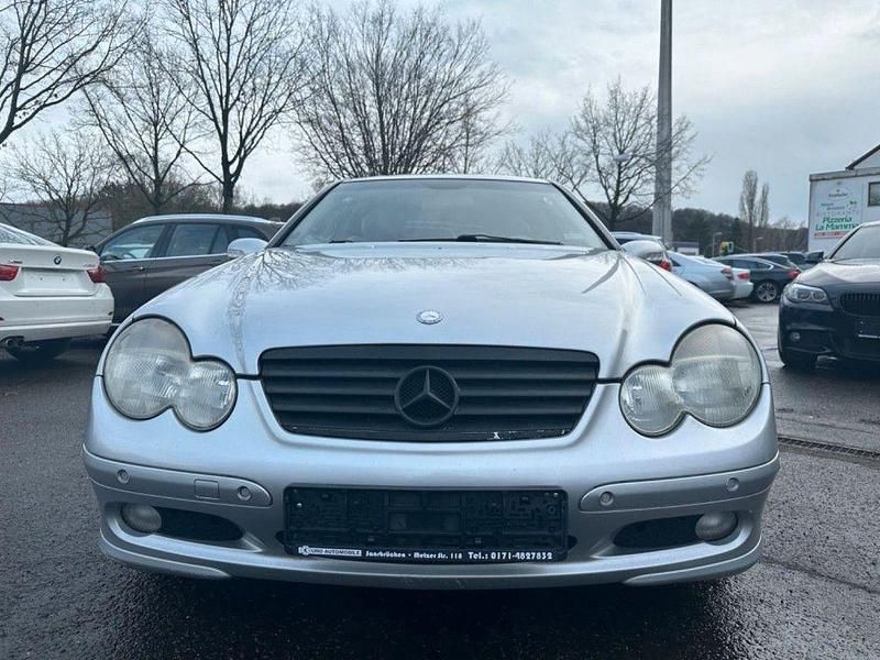 Gebraucht Mercedes C180 143 PS (105 kW) 2003 Silber Coupé