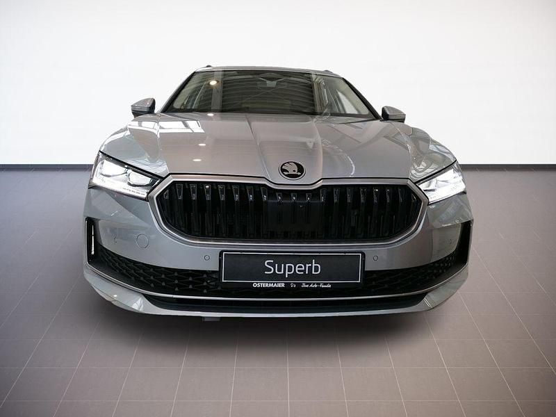 Gebraucht Skoda Superb Selection 150 PS (110 kW) 2025 Silber Kombi