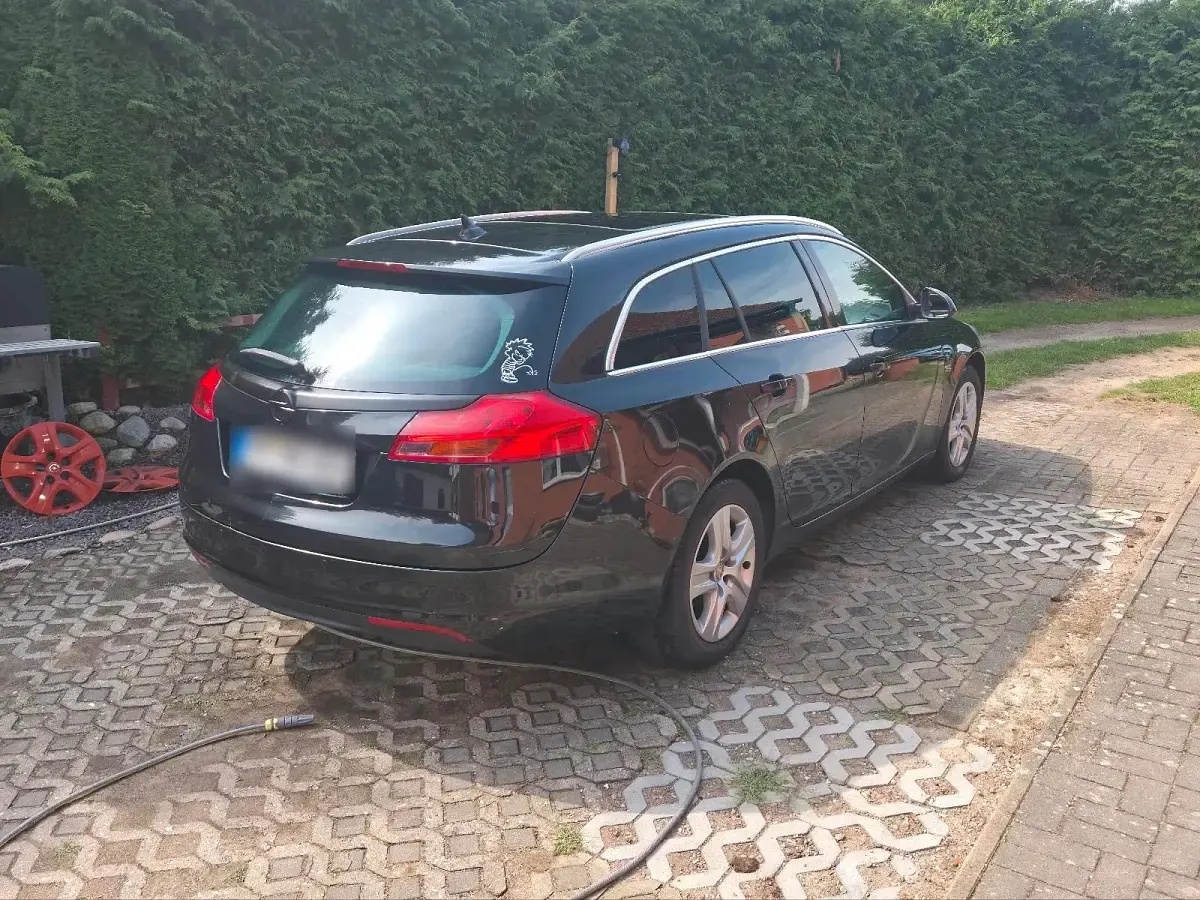 Gebraucht Opel Insignia 131 PS (96 kW) 2011 Schwarz Kombi