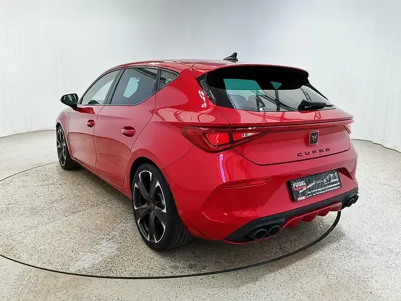 Begagnad Cupra Leon VZ 300 HK (220 kW) 2023 Röd Sedan