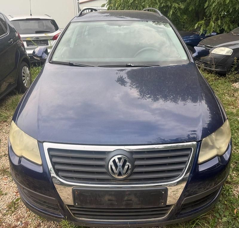 Blau Gebraucht 2006 VW Passat Trendline Kombi | 1.990 € (Guter Preis) - Bild 1/4
