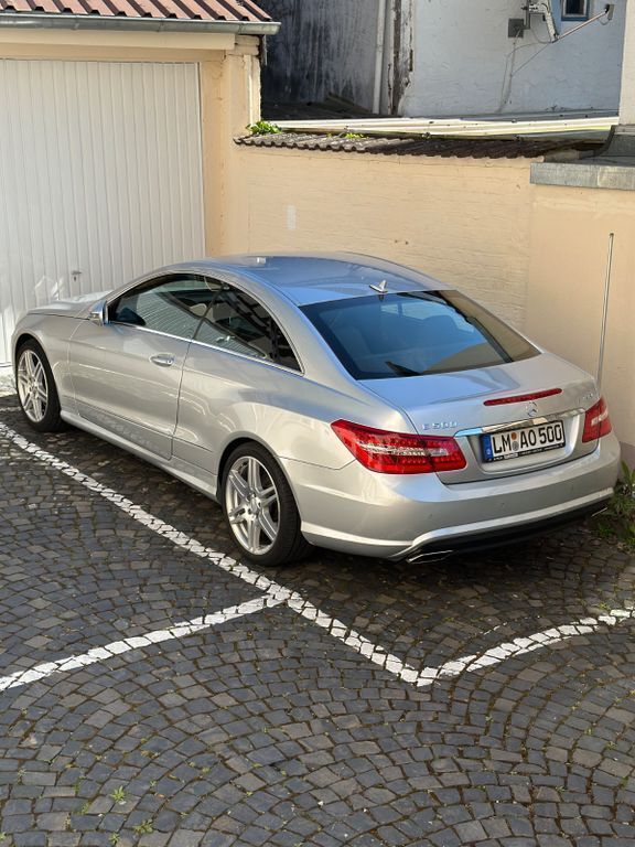 Silber Gebraucht 2009 Mercedes E500 AMG Coupé | 14.500 € (Etwas zu teuer) - Bild 1/4
