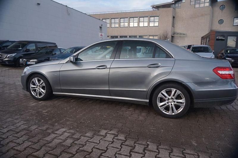 Second-hand Mercedes E220 170 CP (125 kW) 2011 Argintiu Berlinǎ