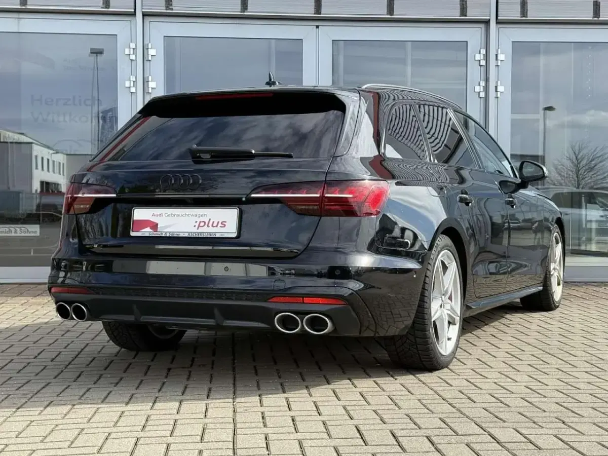 Używany Audi S4 Ambiente 341 KM (250 kW) 2023 Czarny Kombi
