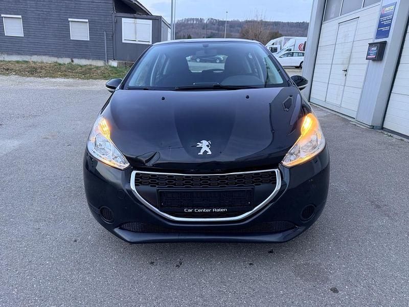 Gebraucht Peugeot 208 Active 95 PS (69 kW) 2012 Schwarz Kleinwagen