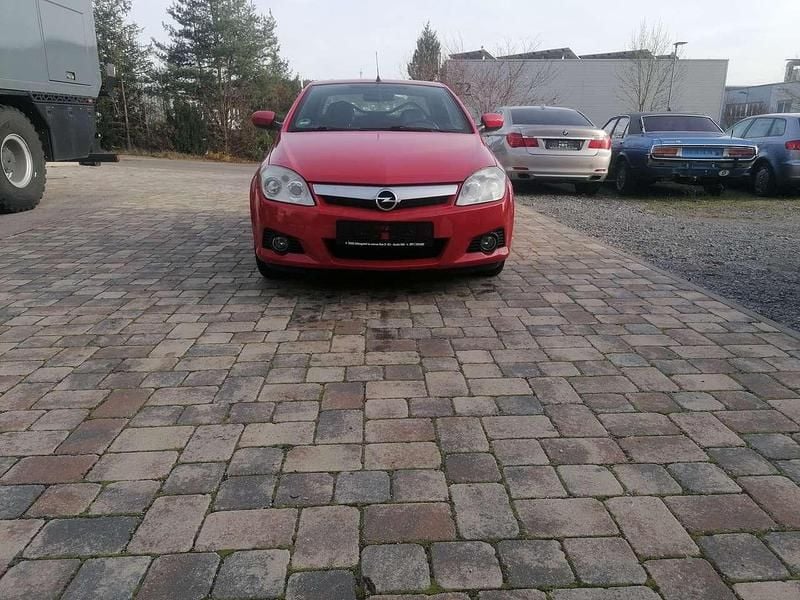 Gebraucht Opel Tigra Sport 125 PS (91 kW) 2006 Magma rot (b) Cabrio