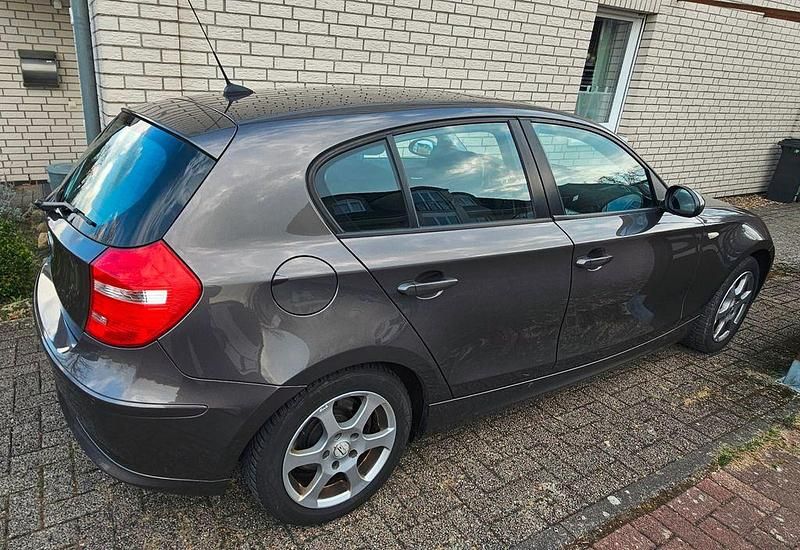 Gebraucht BMW 118 143 PS (105 kW) 2009 Braun Kleinwagen