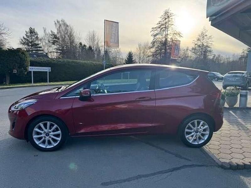 Gebraucht Ford Fiesta Titanium 95 PS (69 kW) 2019 Rubyrot (metallic) Kleinwagen