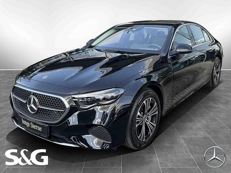 Metalliclack obsidianschwarz Gebraucht 2025 Mercedes E450 Avantgarde Limousine | 63.377 € (Fairer Preis) - Bild 1/4