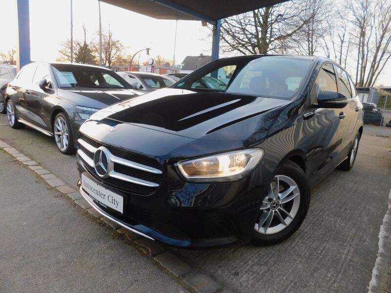 Schwarz Gebraucht 2019 Mercedes B200 Van / Kleinbus | 19.700 € (Guter Preis) - Bild 1/4