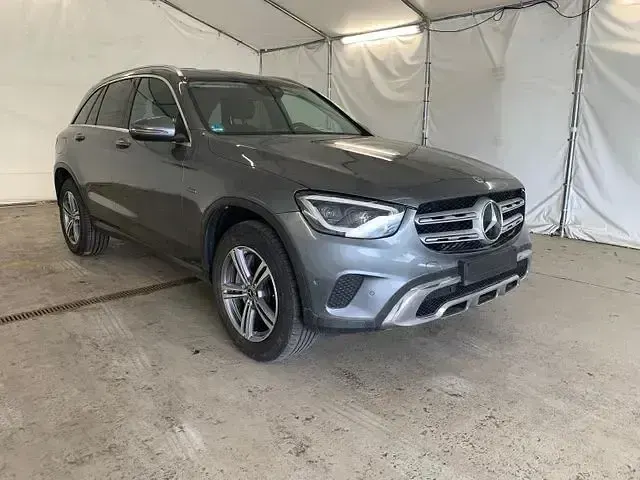 Gebraucht Mercedes GLC300e 211 PS (155 kW) 2021 Selenitgrau  metalliclack SUV