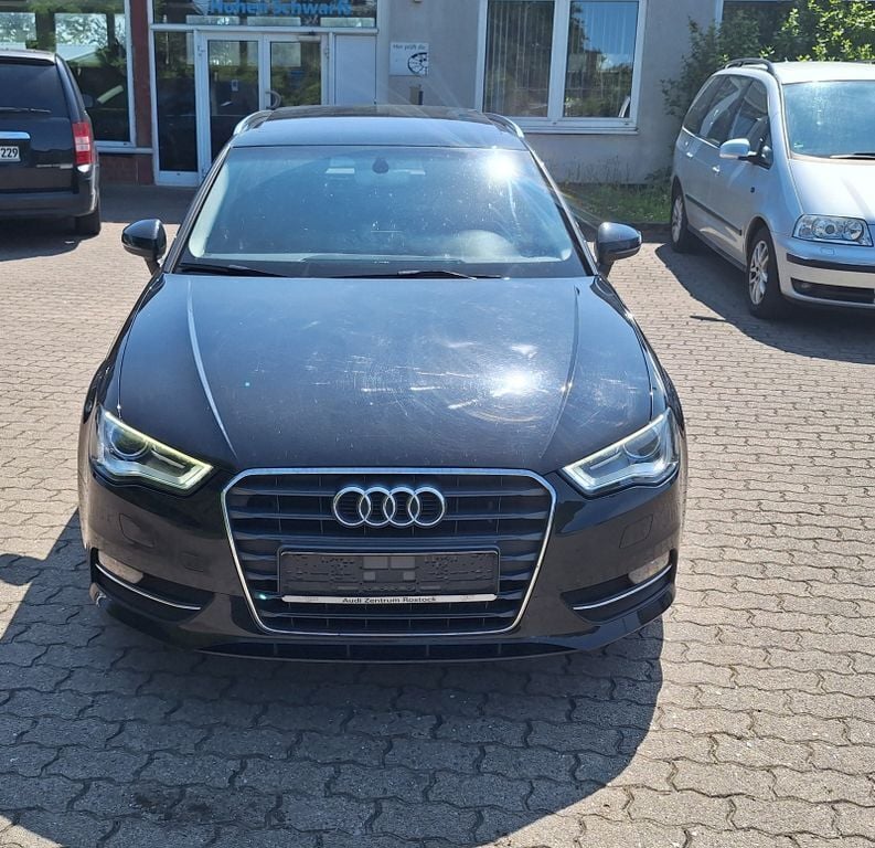 Schwarz Gebraucht 2015 Audi A3 Sportback Ambition Limousine | 9.700 € (Guter Preis) - Bild 1/4