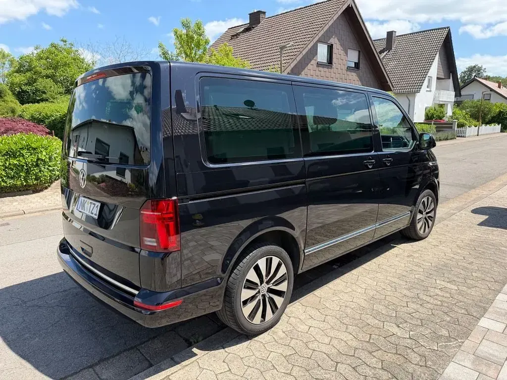 Gebraucht VW Multivan Highline 204 PS (150 kW) 2024 Schwarz Van / Kleinbus