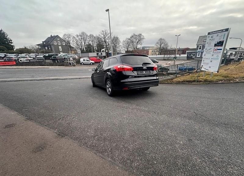 Gebraucht Ford Focus 101 PS (74 kW) 2013 Schwarz Kombi