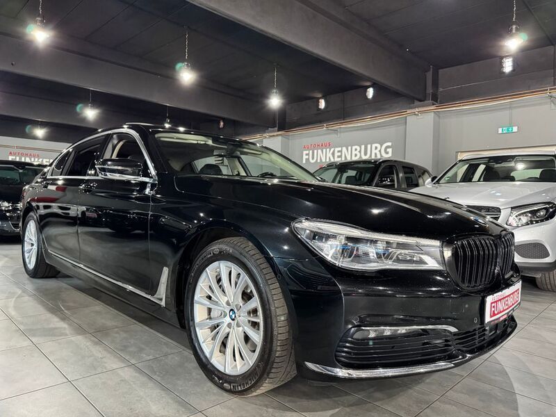 Schwarz Gebraucht 2018 BMW 730L Sport Line Limousine | 34.900 € (Fairer Preis) - Bild 1/4