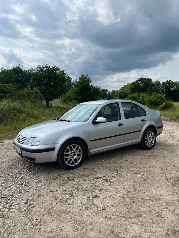 Silber Gebraucht 2000 VW Bora Limousine | 1.000 € (Guter Preis) - Bild 1/4