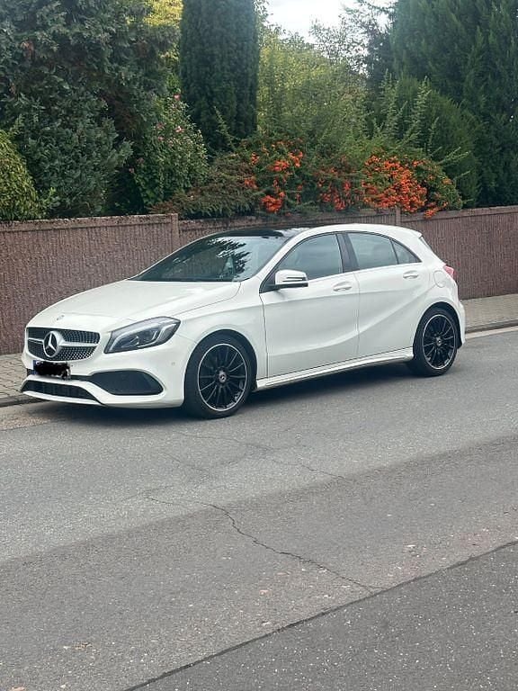 Weiß Gebraucht 2016 Mercedes A200 AMG line Limousine | 11.500 € (Guter Preis) - Bild 1/4