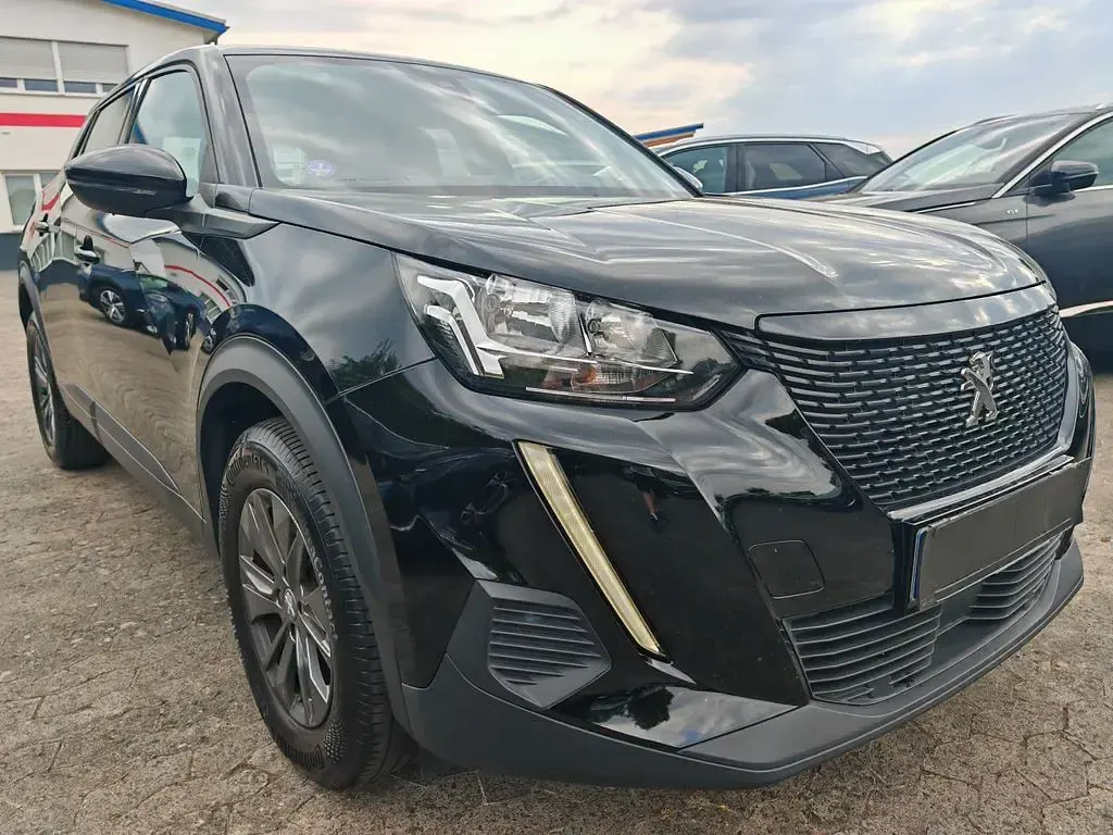 Gebraucht Peugeot 2008 131 PS (96 kW) 2022 Schwarz SUV