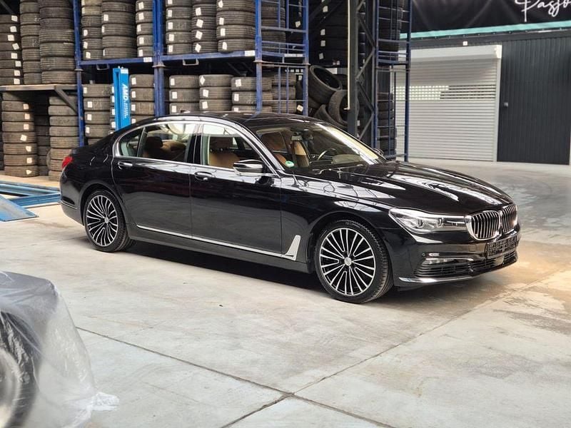 Gebraucht BMW 740 Sport Line 326 PS (239 kW) 2016 Schwarz Limousine
