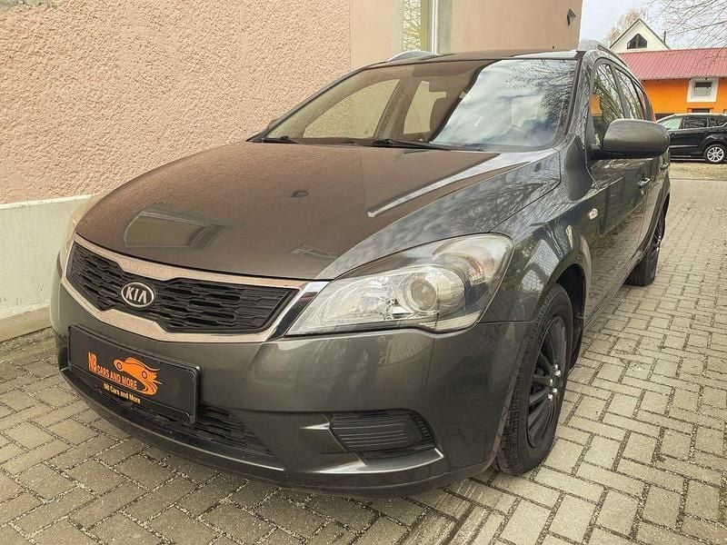 Gebraucht Kia Ceed Spirit 125 PS (91 kW) 2012 Grau Kleinwagen