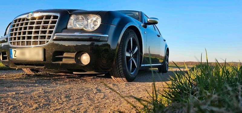 Schwarz Gebraucht 2005 Chrysler 300C Kombi | 6.000 € (Fairer Preis) - Bild 1/4
